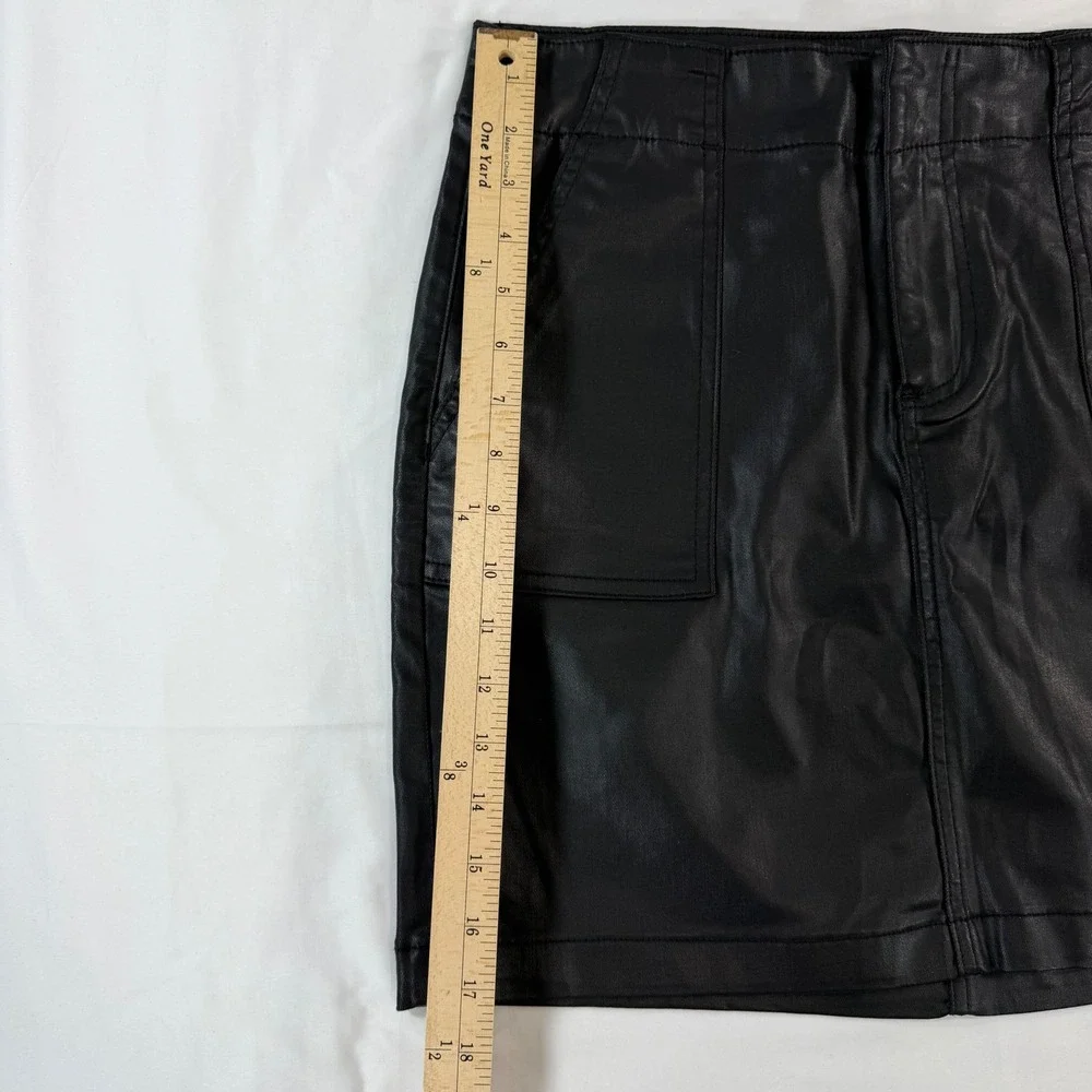 Kut from the Kloth Reese Skirt Black Coated Faux Leather Mini Skirt Size 8